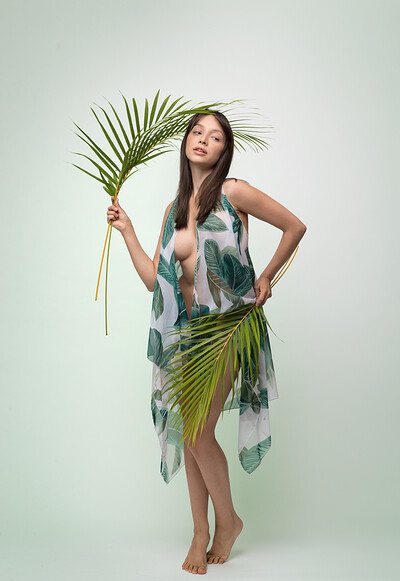 Olivia Linz in Palmwedel from Femjoy